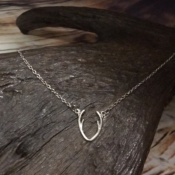 WILDMOOSE Jewelry - 🌲WILDMOOSE🌲 Dainty Delicate Antler Necklace